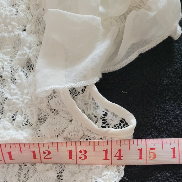 ✨NWT✨ BCBG Lace V-Neck Shortsleeve Blouse - Picture 5 of 7